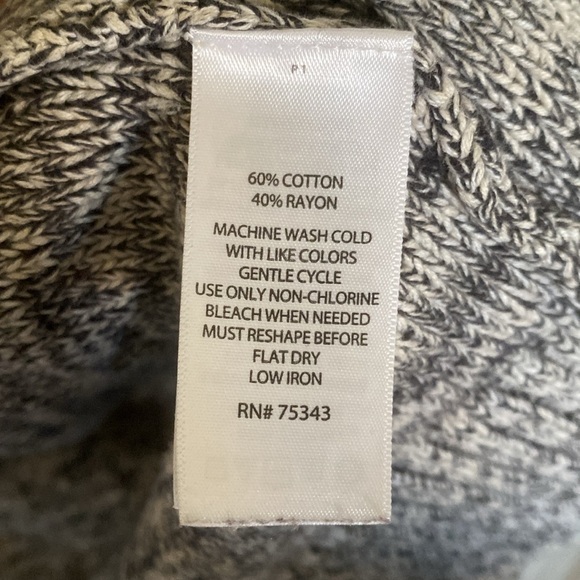 Gray and White Size large tahari hooded cardigan with pockets - Picture 4 of 4